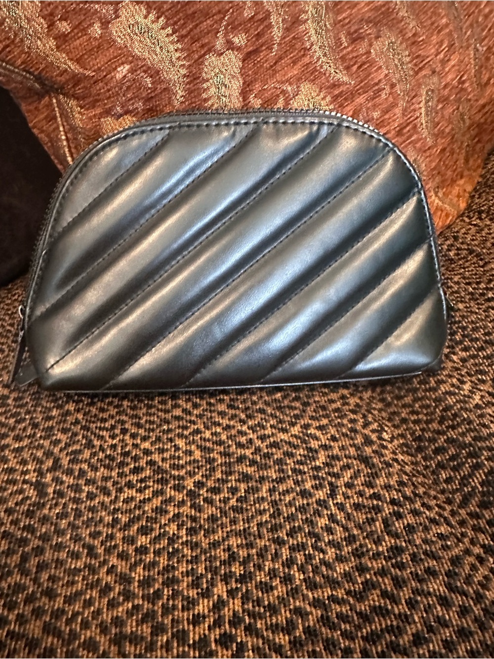 New without tag- Yves Saint Laurent
YSL Beaute Cosmetic Pouch in Black